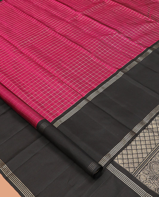 Purple Checked Kanchipuram Silk Saree, Complemented by a Contrast Bodi Border, Grand Jaal Pallu, and a Contrast Blouse