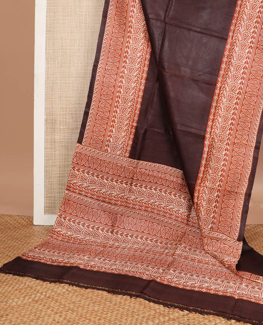 Brown printed silk saree with contrast abstract design border & geometric design pallu