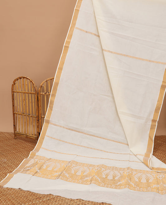 Cream plain design kerala saree, zari border & pallu of traditional zari designs