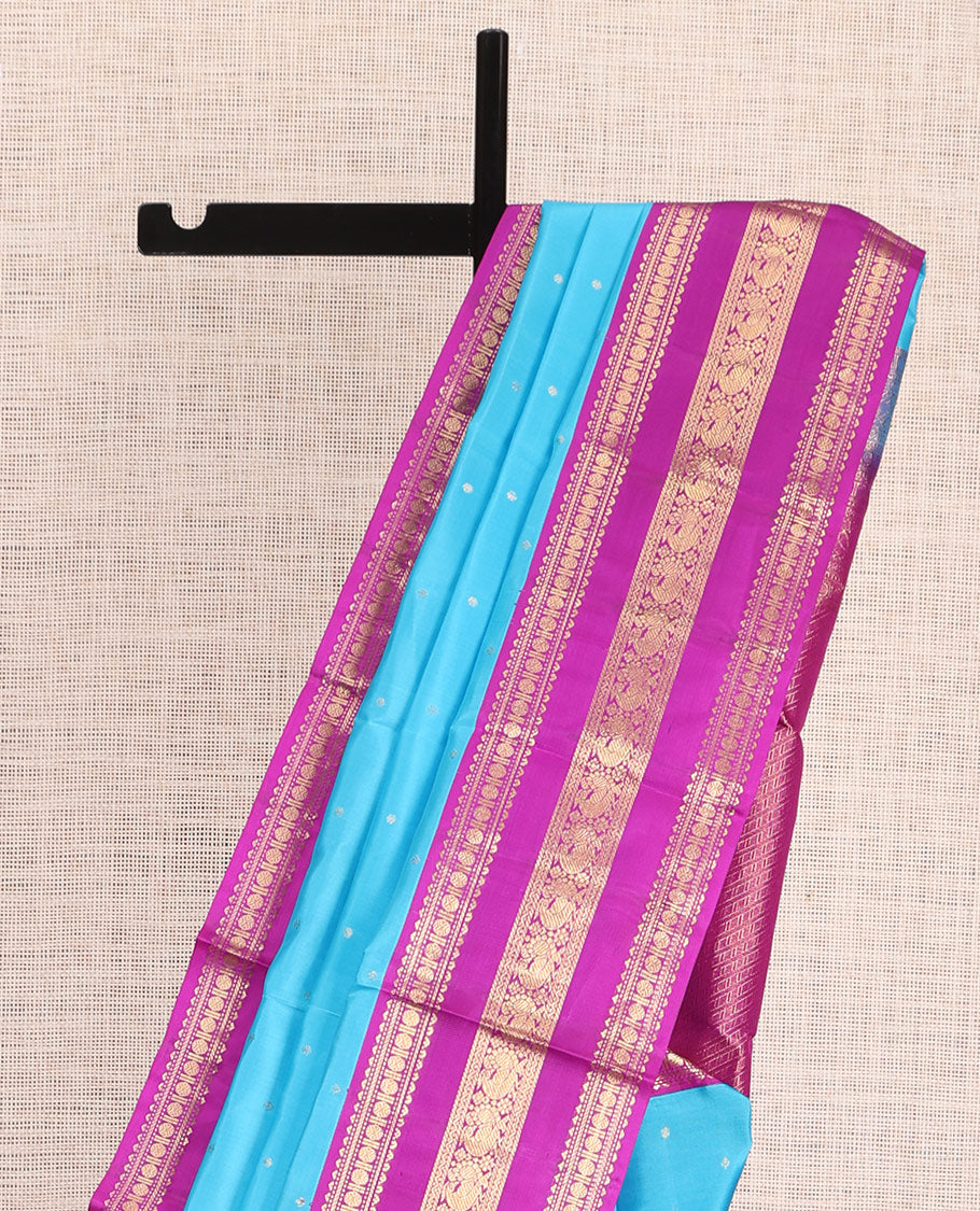 Blue Vasundhara Silk Saree Gracefully Embellished with Zari Buttas, Complemented by a Varisai Pettu Border Featuring Rekku, Muthu, Banaras, Rudraksham, and Mayil Designs, Majestically Woven with a Zari-Designed Pallu, and Paired with a Contrast Blouse