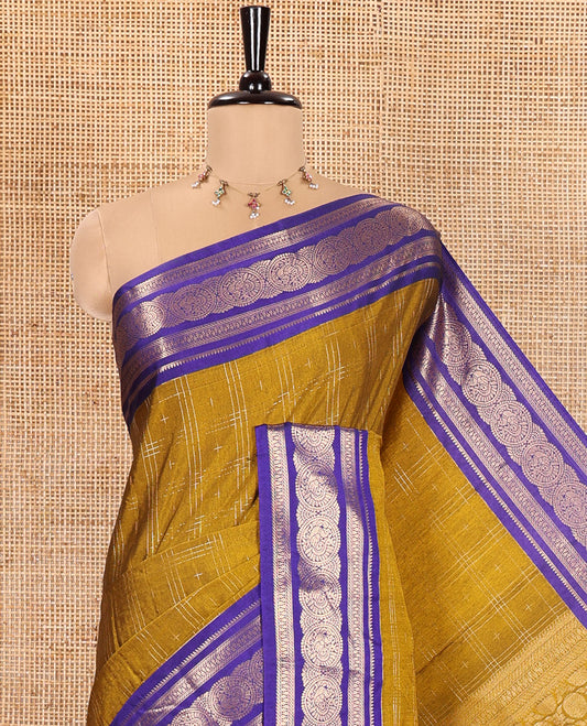 Mustrad Kanchipuram Budget Silk Saree, Decorated with Plus-Sized Butta Enclosed Checks All Over Its Body, Complemented by a Contrast Traditional Zari Border of Round Peacock Designs, Pallu Steeped with Circle Motifs, and Paired with a Contrast Blouse
