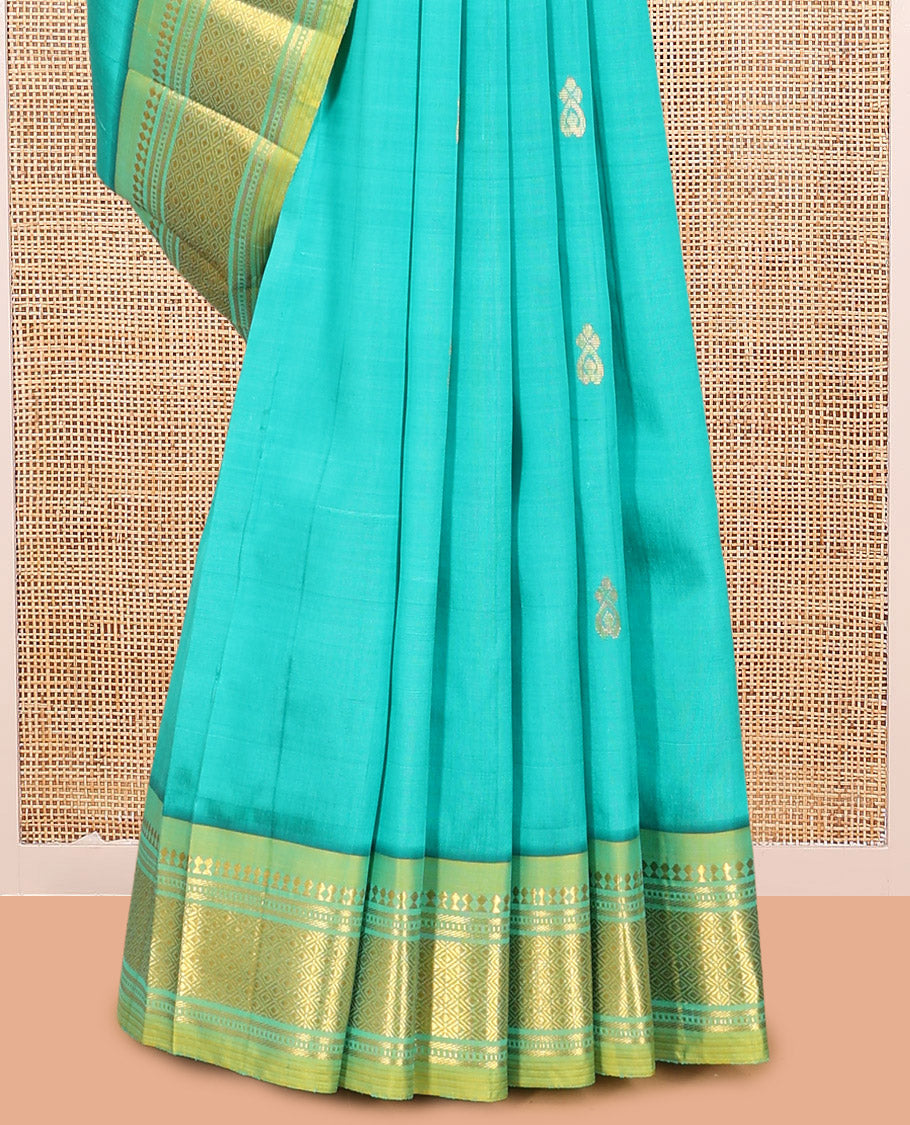 Blue Kanchipuram Silk Saree, Woven with Zari Buttas, Complemented by a Contrast Border of Panner Sombu, Banaras, Muthu, and Mayil Kann Design, Pallu of Zari Design, and No Blouse