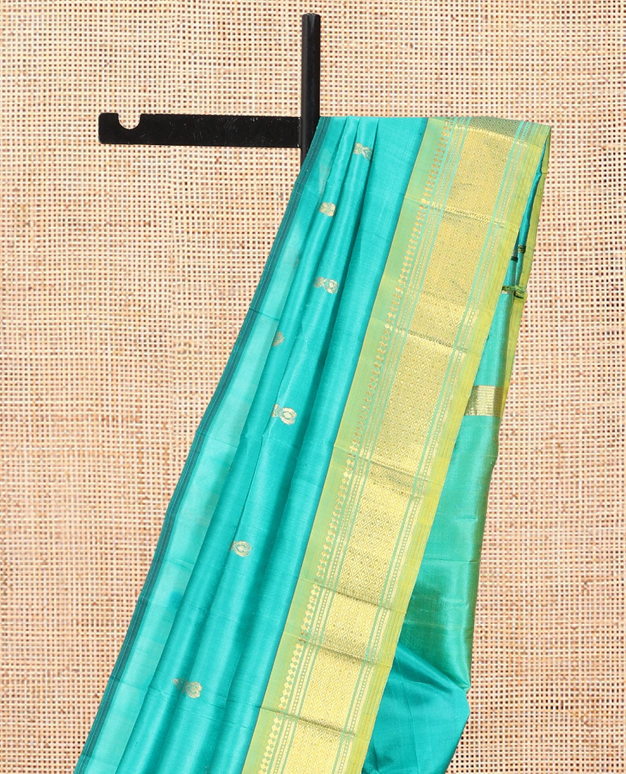 Blue Kanchipuram Silk Saree, Woven with Zari Buttas, Complemented by a Contrast Border of Panner Sombu, Banaras, Muthu, and Mayil Kann Design, Pallu of Zari Design, and No Blouse