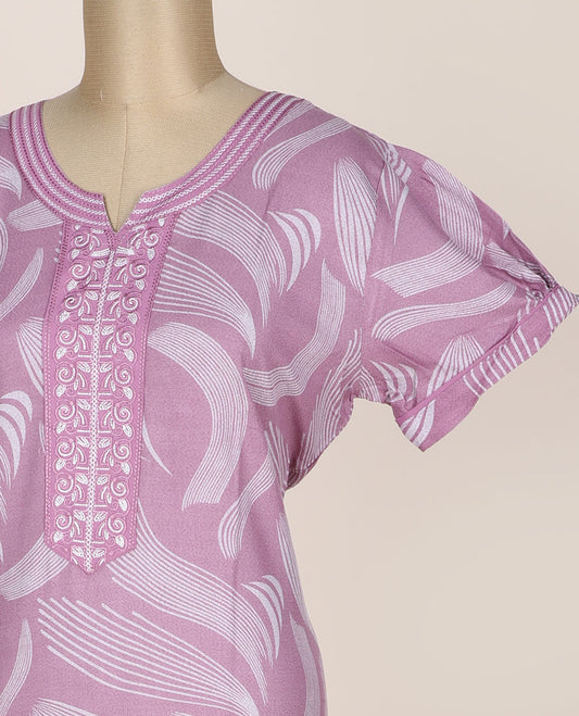 Pink geometric printed & neck embroidered round-neck half-sleeve nighty