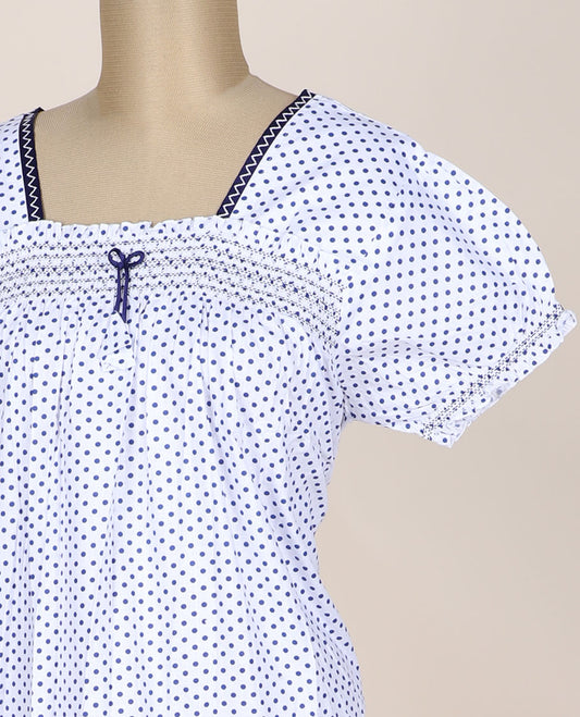 White polka dots printed with lace work box-neck half-puff sleeve nighty