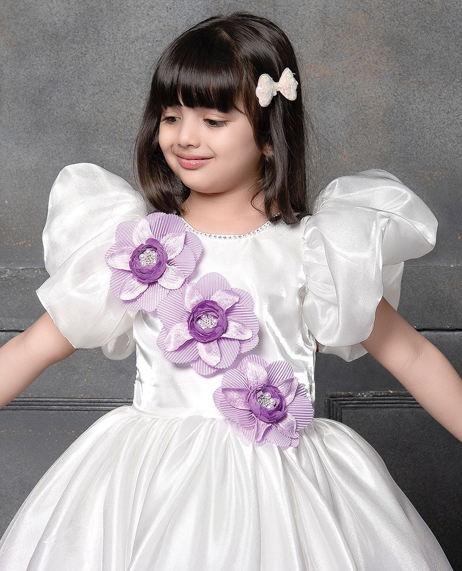 White floral motifs embroidered boat-neck puff-sleeve full-length gown