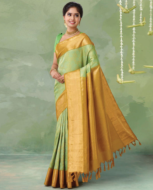 Green jacquard Kanchipuram silk saree, contrast jaal patterned pallu & border of traditional design in zari