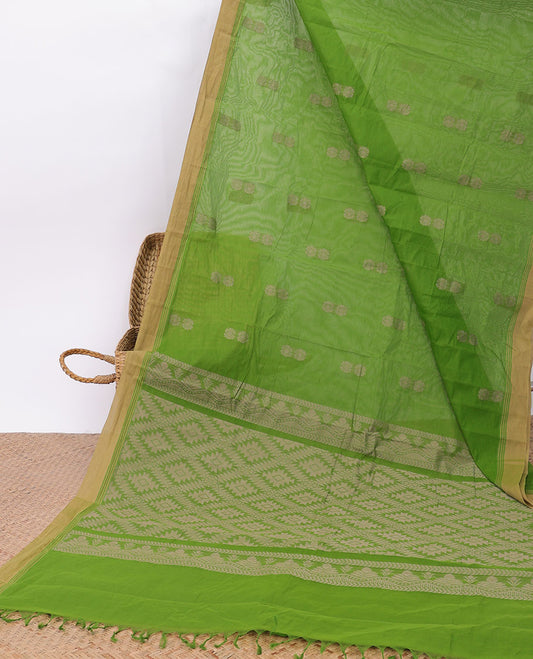 Green flower buttas kanchi cotton saree, contrast border & pallu of argyle design