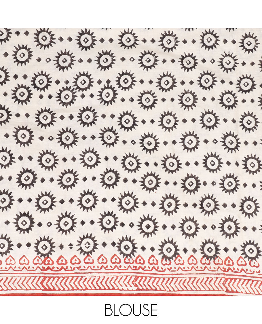 Off-white flora & fauna printed mul-mul cotton saree, geometric border & pallu of intricate print