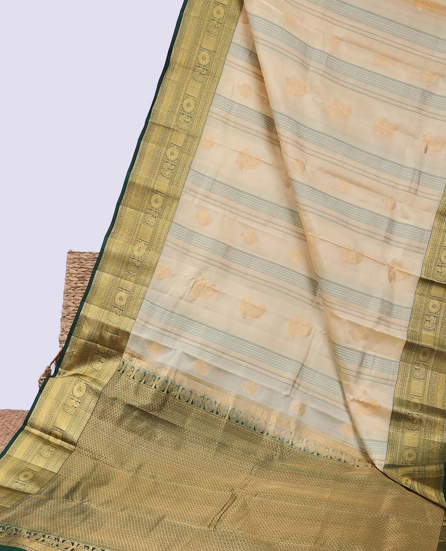 Cream geometric design silksaree,contrast paiyadi kattam pallu & border of rettai neli,muthu,mayil chakram & kuyil kann
