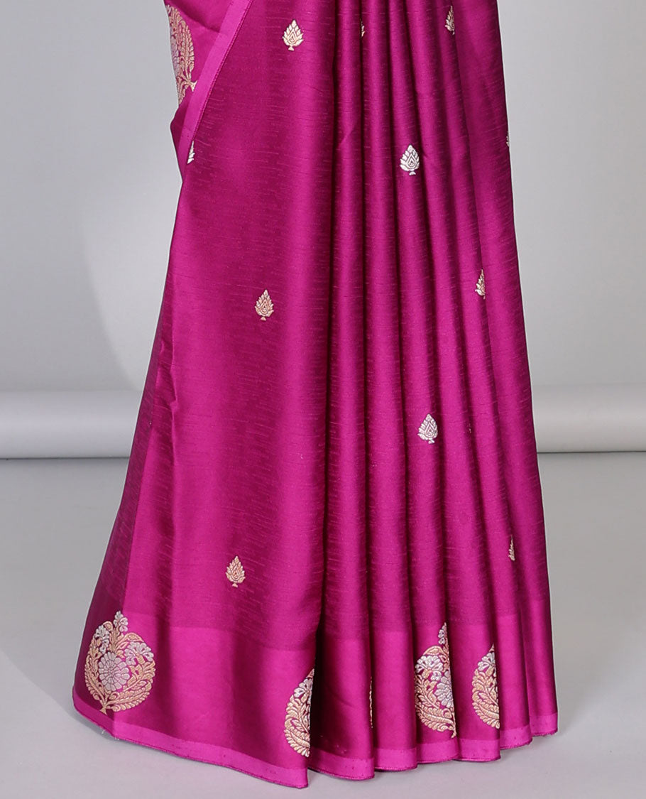 Pink mushru silk saree with buttas, floral design border & pallu of ogee pattern
