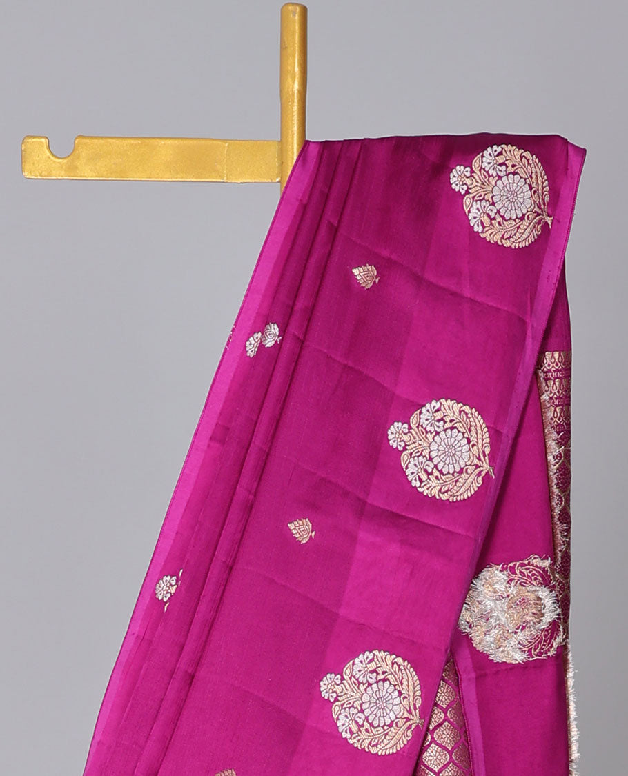 Pink mushru silk saree with buttas, floral design border & pallu of ogee pattern
