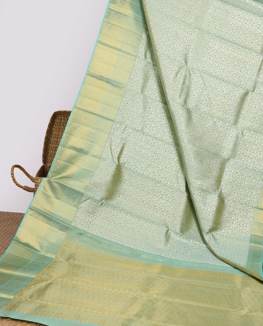 Green jacquard silksaree, intricate pallu & border of thilakam mokku,poun & floral designs