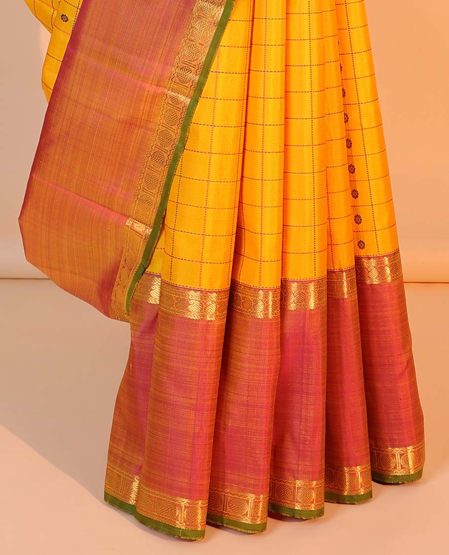Yellow butta & check kancheepuram silksaree,contrast mayil chakra pallu & rettai petty border of rekku,neli,manga & poun