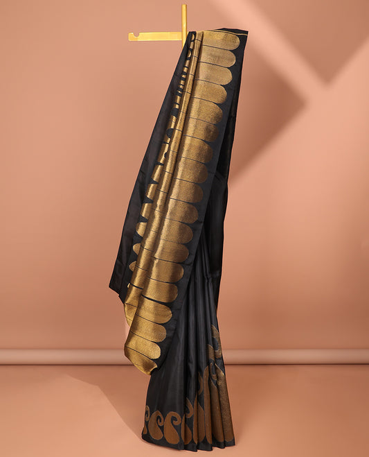 Borderless black kanchipuram designer silk saree features paisleys, zari-rich pallu adorned with seppu rekku design