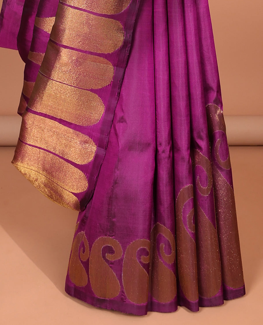 Borderless purple kanchipuram designer silk saree features paisleys, zari-rich pallu adorned with seppu rekku design