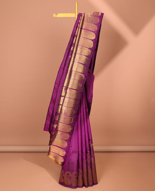 Borderless purple kanchipuram designer silk saree features paisleys, zari-rich pallu adorned with seppu rekku design