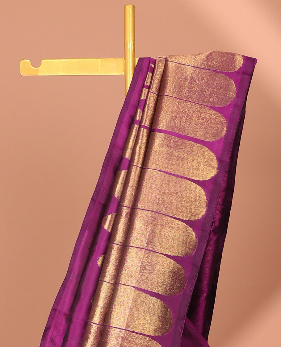 Borderless purple kanchipuram designer silk saree features paisleys, zari-rich pallu adorned with seppu rekku design