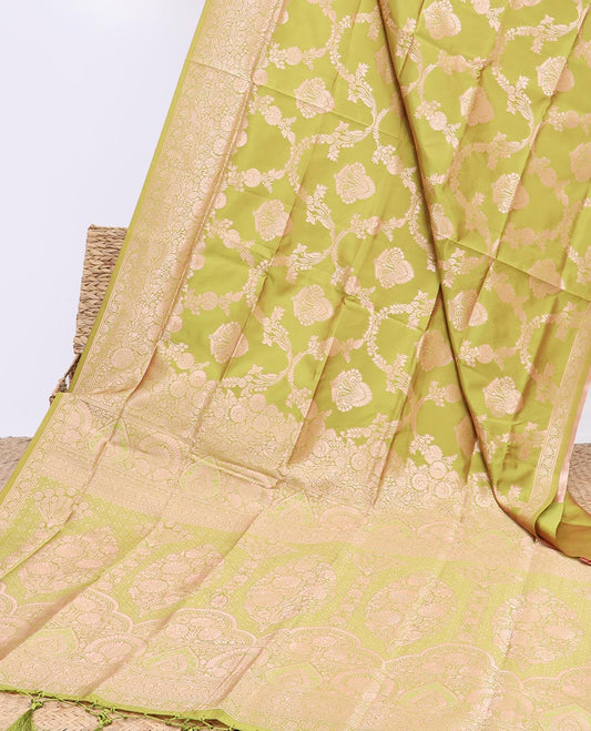 Green jacquard butter silk saree, floral creeper design border & pallu of zari intricate floral designs