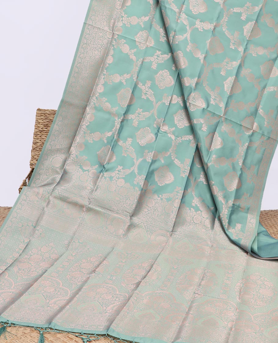 Green jacquard butter silk saree, floral creeper design border & pallu of zari intricate floral designs