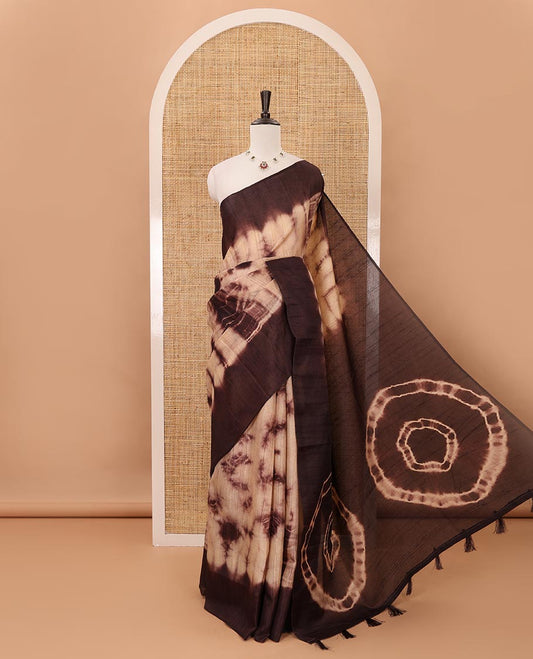 Borderless cream shibori-printed jute tussar silk saree, contrast shibori-printed pallu & contrast blouse
