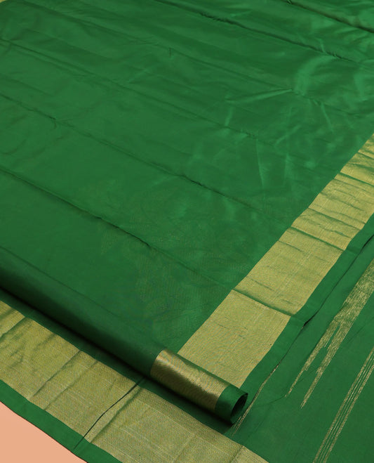 Green Kanchipuram Silk Saree, Woven with Yaanai Buttas, Highlighted by Zari Border, Pallu of Yaanai Design, and a Matching Blouse