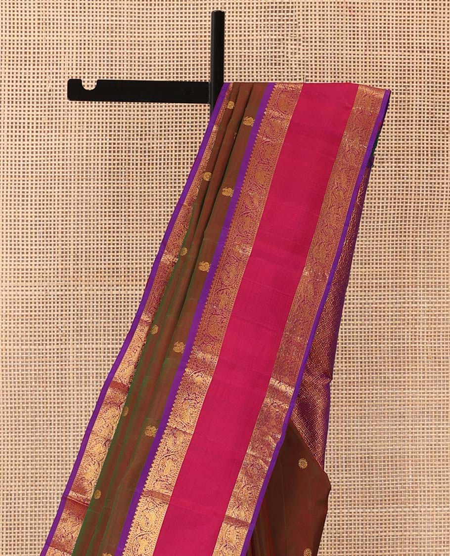 Maroon dual-tone mayil poun buttas Kanchipuram silk saree, contrast rettai pettu border of rekku, neli, mayil, and yaanai, designs, and jaal pallu