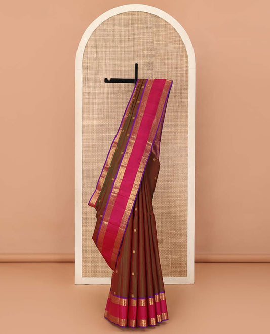 Maroon dual-tone mayil poun buttas Kanchipuram silk saree, contrast rettai pettu border of rekku, neli, mayil, and yaanai, designs, and jaal pallu