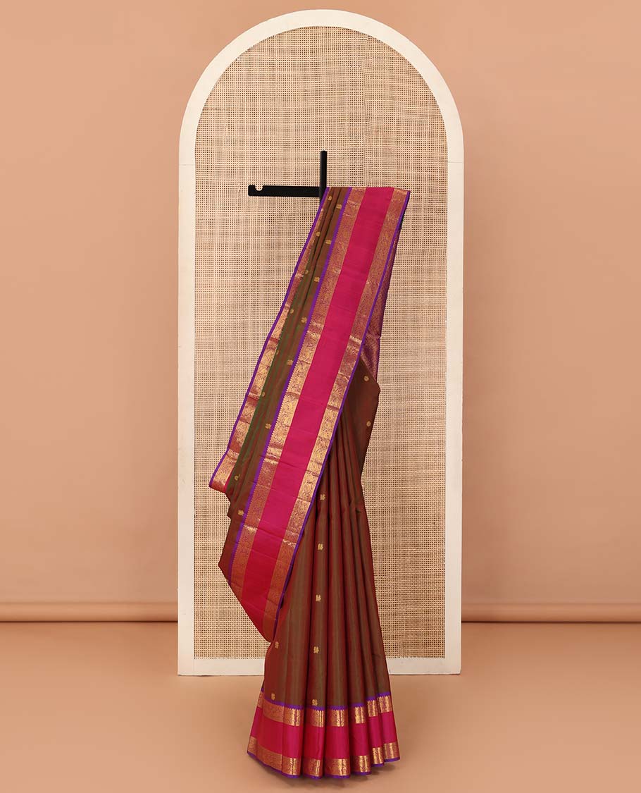 Maroon dual-tone mayil poun buttas Kanchipuram silk saree, contrast rettai pettu border of rekku, neli, mayil, and yaanai, designs, and jaal pallu