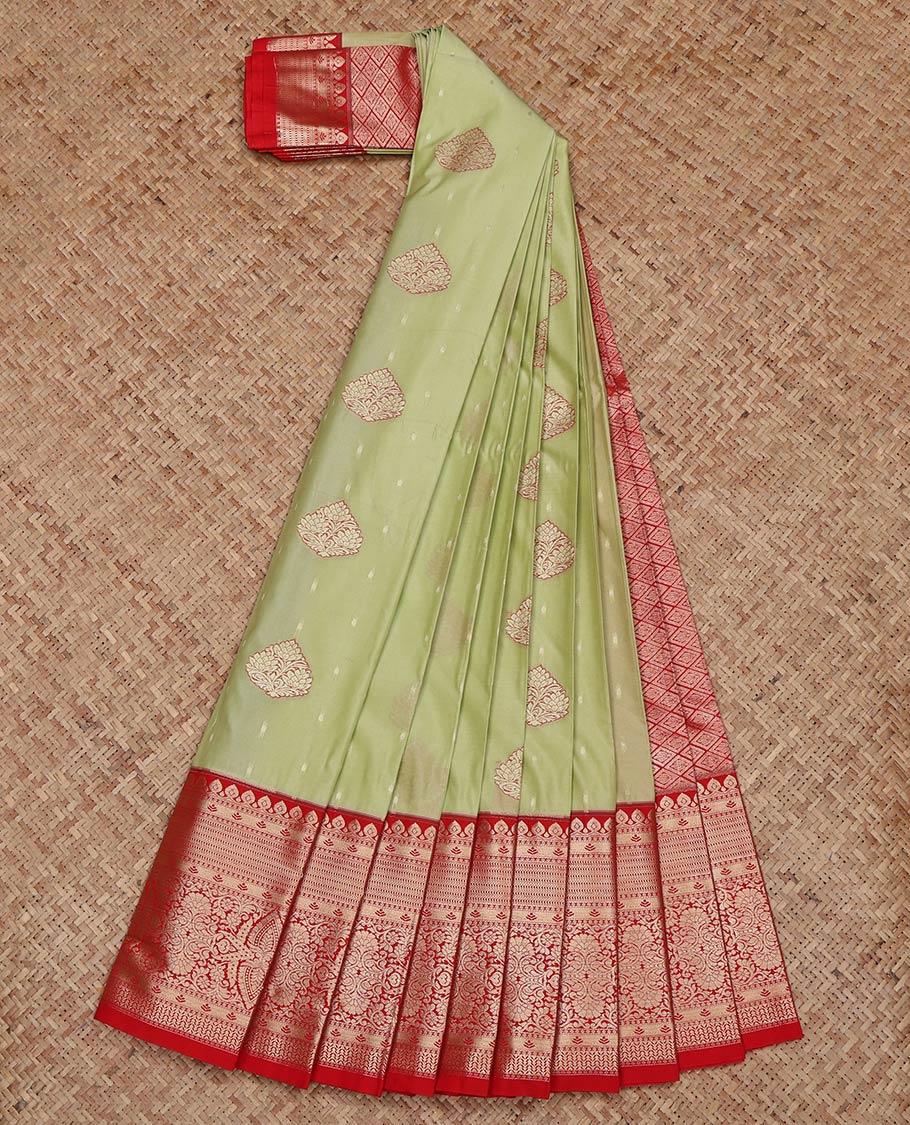 Green Budget Silk Saree, Gracefully Woven with Zari Buttas on Its Body, Complemented by a Contrast Traditional Zari Design Border, Grand Jaal Pallu, and Paired with a Contrast Blouse