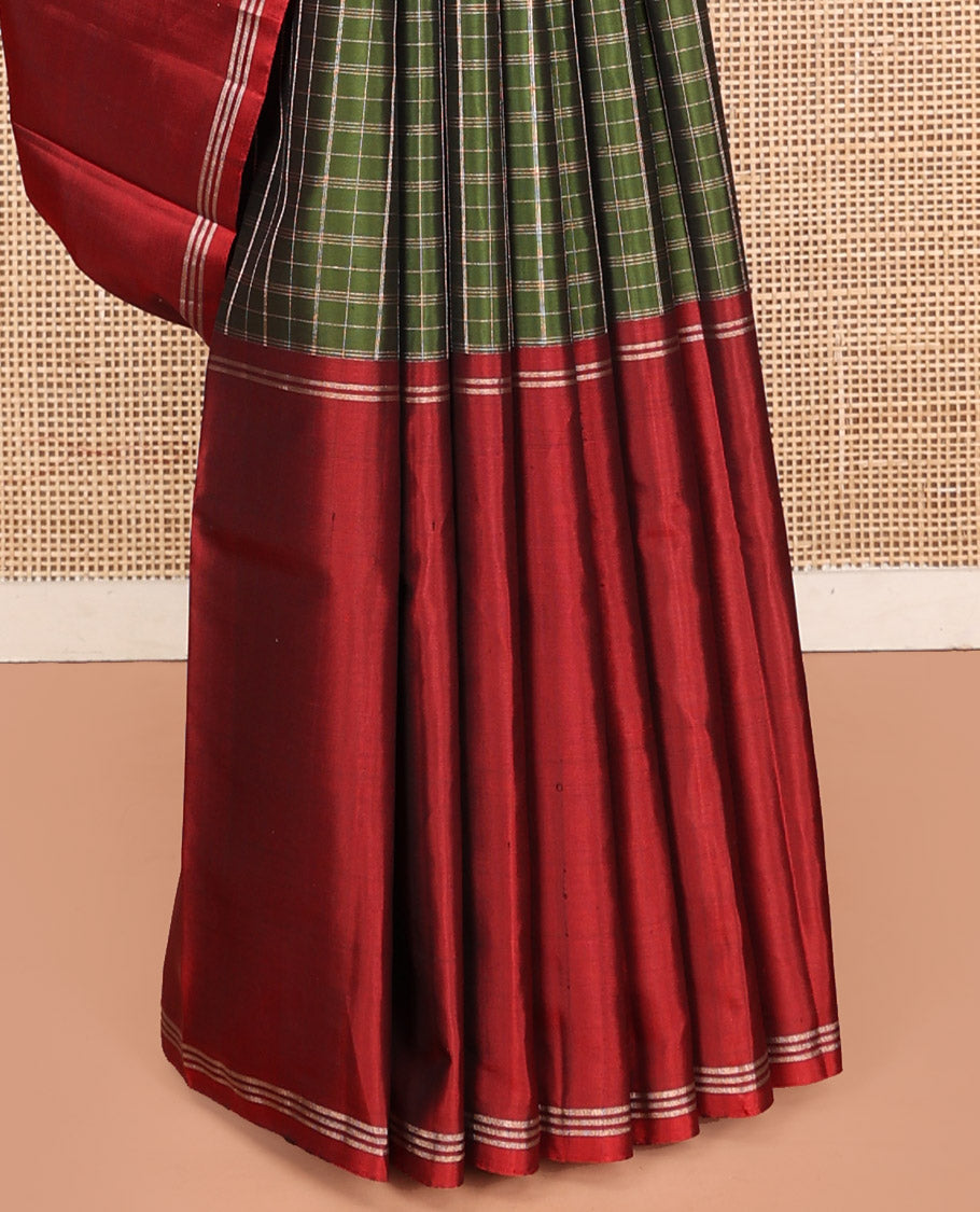 Green Kanchipuram Silk Saree, Sparsely Woven with Checked Design, Complemented by Contrast Rettai Pettu Ganga-Jamuna Border, Zari-Striped Pallu, and Contrast Blouse
