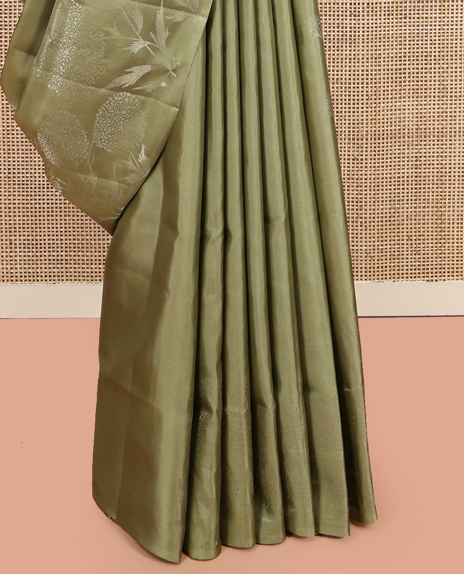 Green Mayuri Soft Silk Saree, Subtly Sparkled with Buttas, Subtle Floral Motif Border, Pallu of Floral Designs, and a Matching Blouse