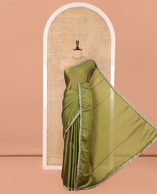 Green Plain Rangoli Chiffon Saree, Embellished with Piping Embroidered Border, Self-Pallu, and Paired with a Matching Embroidered Blouse