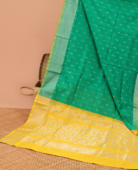 Green kuppadam cotton saree with buttas, plain design border & contrast pallu of intricate designs