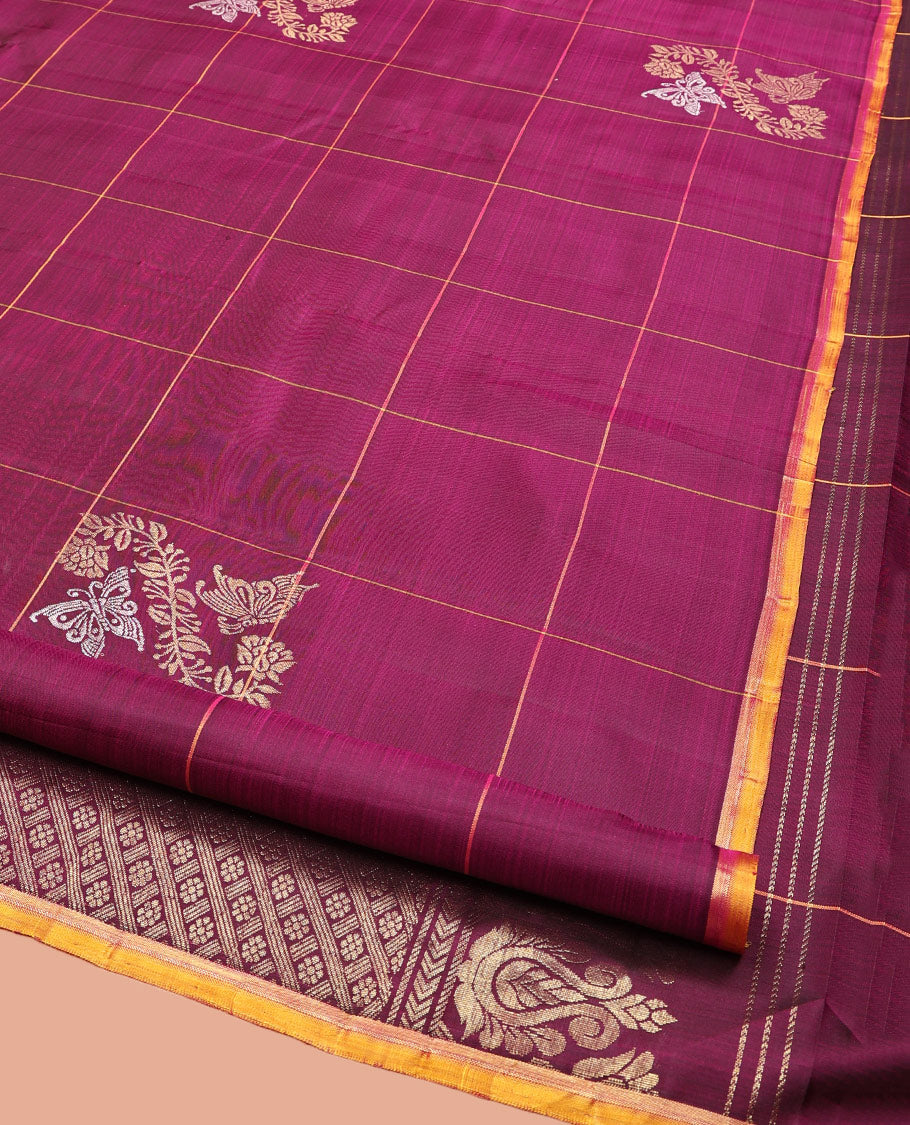 Borderless Wine Kanchipuram Silk Saree, Meticulously Crafted with Zari Buttas Enclosed Checks, Complemented by a Contrast Pallu Steeped with Kamalam Designs, and Paired with a Matching Blouse