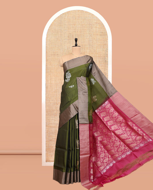 Green Uppada Saree, Adorned with Hibiscus Floral Buttas, a Bavanji Border, Contrast Intricate Pallu, and a Contrast Blouse