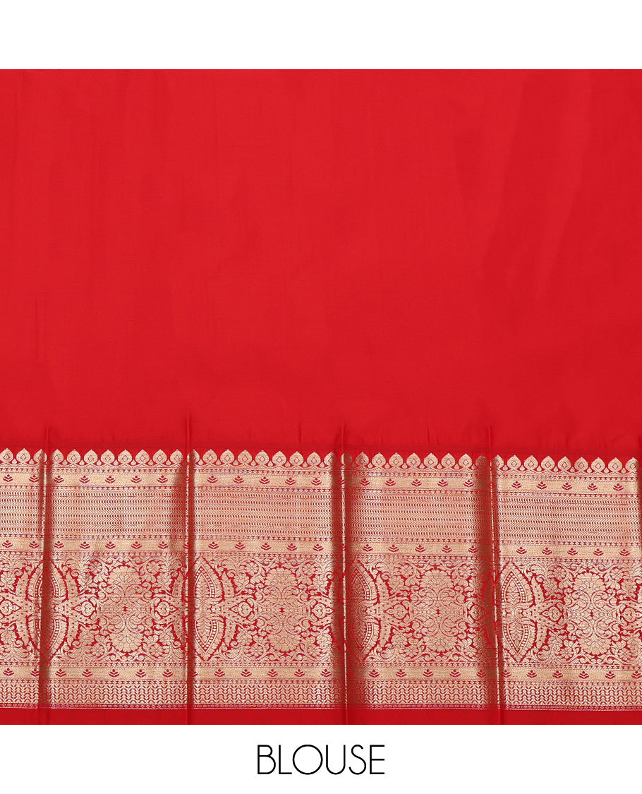 Green Budget Silk Saree, Gracefully Woven with Zari Buttas on Its Body, Complemented by a Contrast Traditional Zari Design Border, Grand Jaal Pallu, and Paired with a Contrast Blouse