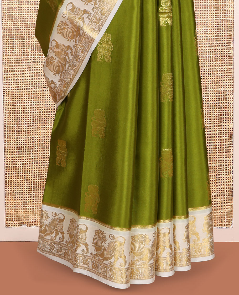 Green Zari Buttas Mysore Silk Saree, Complemented by a Contrast Lion Motif Zari Border, Grand Pallu, and a Contrast Blouse
