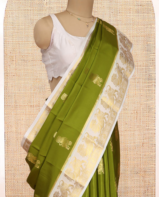 Green Zari Buttas Mysore Silk Saree, Complemented by a Contrast Lion Motif Zari Border, Grand Pallu, and a Contrast Blouse