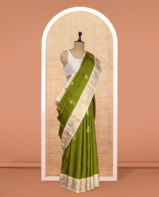 Green Zari Buttas Mysore Silk Saree, Complemented by a Contrast Lion Motif Zari Border, Grand Pallu, and a Contrast Blouse