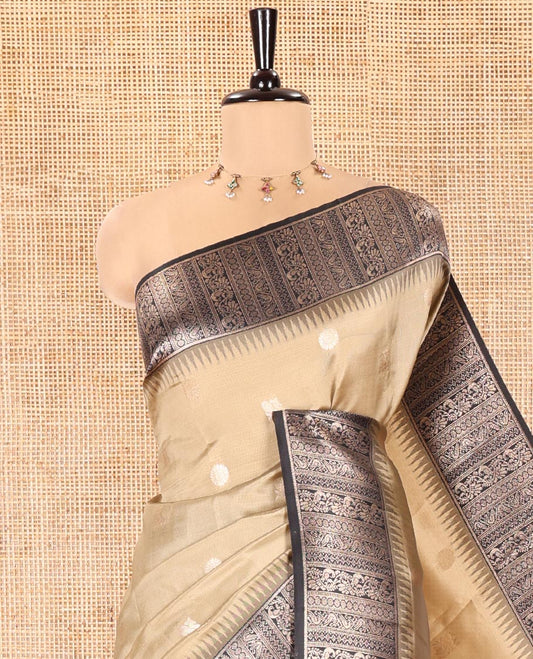 Chikku Kanchi Silk Saree, Adorned with Peacock-Chakram Buttas All Over Its Body, Complemented by a Contrast Border of Floral Creeper Designs, an Intricately Designed Pallu, and Paired with a Matching Blouse
