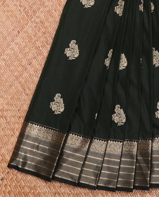 Green Budget Silk Saree Majestically Detailed with Zari Buttas, Subtly Sparked with Traditional Zari-Design Border, Captivated with Contrast Intricate Pallu, and Paired with a Contrast Blouse