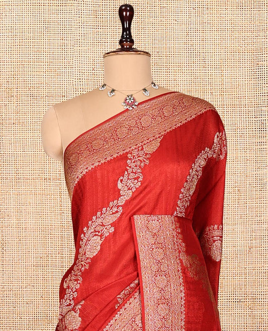 Red Matka Silk Saree, Majestically Detailed with Floral Jaal Jacquard Design on Its Body, Highlighted by Traditional Design Border, Intricately Designed Pallu, and Paired with a Matching Blouse