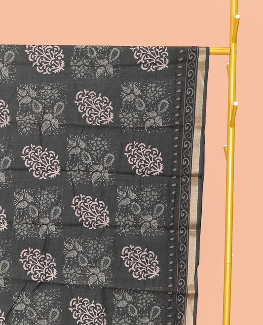 Grey Mul Mul Cotton Saree, Enthralled with a Floral-Paisley Print, a Subtle Border, a Geometric-Printed Pallu, and a Matching Blouse