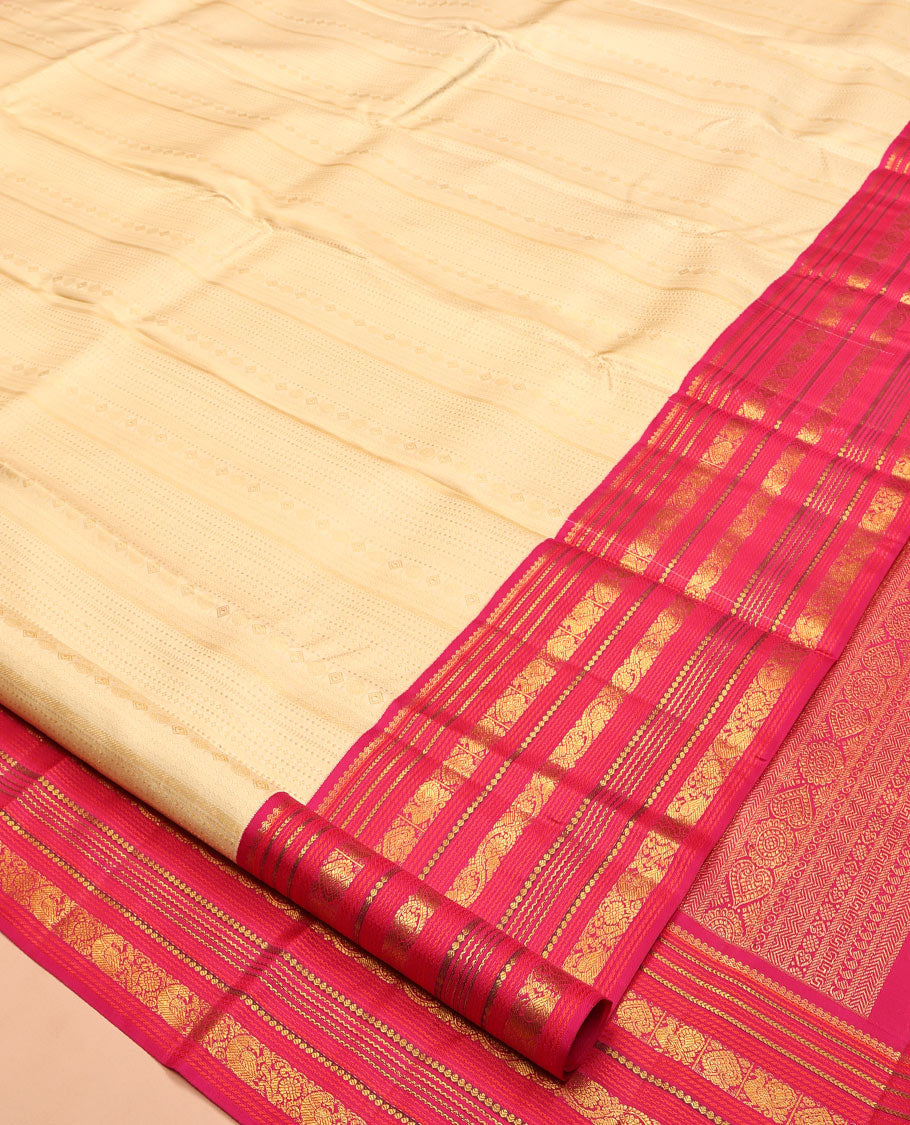 Sandal Zari Design Kanchipuram Wedding Silk Saree, Contrast Border of Salngai, Muthu, Kathir, Banaras, Mayil, and Dhavana Kodi Designs, Jaal Pallu, and Contrast Blouse