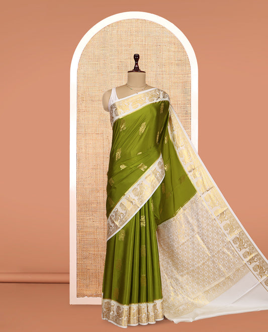 Green Zari Buttas Mysore Silk Saree, Complemented by a Contrast Lion Motif Zari Border, Grand Pallu, and a Contrast Blouse