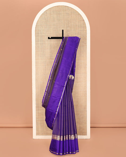 Blue Kanchipuram Silk Saree, Decorated with Zari Buttas All Over Its Body, Complemented by a Contrast Rettai Pettu Border of Chakram Designs, Subtly Striped Pallu, and Paired with a Contrast Blouse