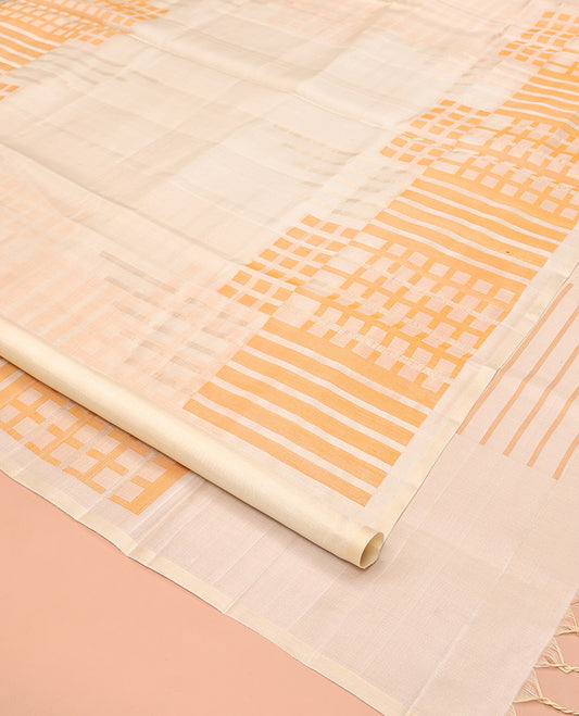 Borderless Cream Mayuri Soft Silk Saree, Boldly Accentuated with Checks On Its Body, Highlighted by Self-Pallu of Geometric Patterns, and Paired with a Matching Blouse