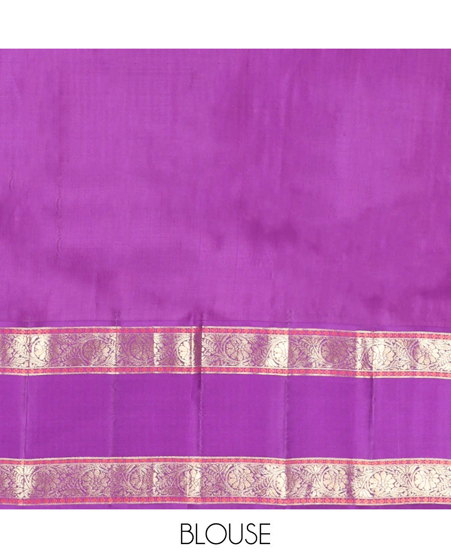 Green Vasundhara Silk Saree, Bedecked with Chakram Butta Enclosed Checks, Complemented by a Contrast Rettai Pettu Kodi Visiry Border, Grand Pallu, and Contrast Blouse