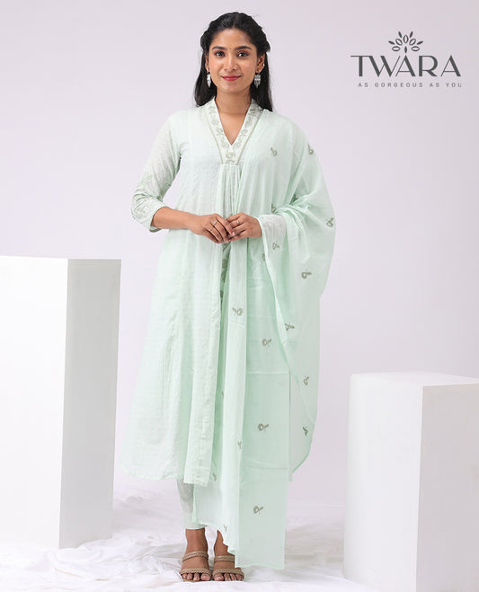 Twara light green floral design v neck, 3/4 th sleeve, below knee lenght with straight pants & floral motifs dupatta